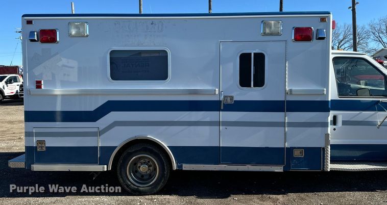image for item EG6952 1995 Ford E350 ambulance