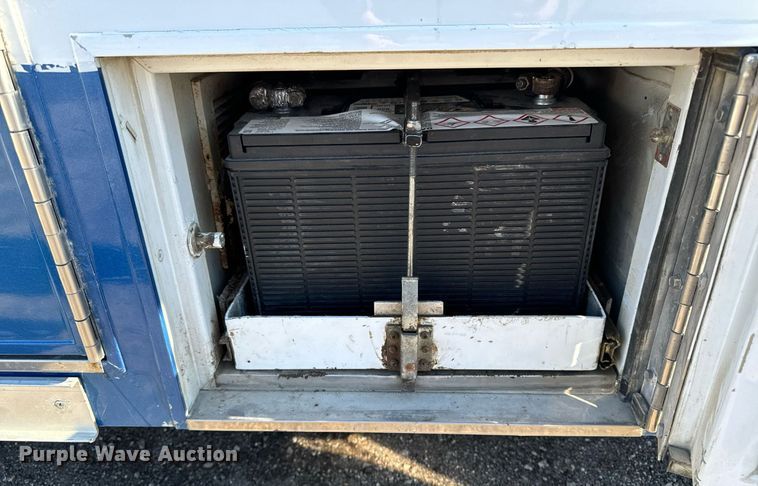 image for item EG6952 1995 Ford E350 ambulance