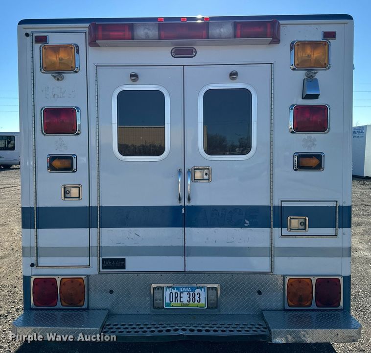 image for item EG6952 1995 Ford E350 ambulance
