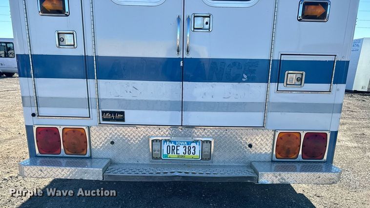 image for item EG6952 1995 Ford E350 ambulance