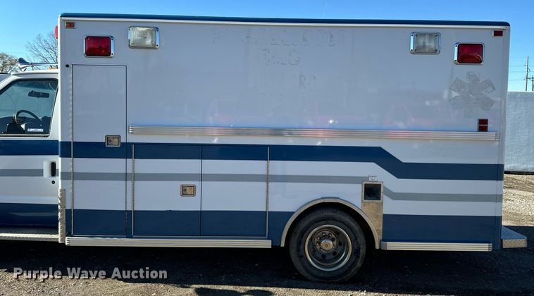 image for item EG6952 1995 Ford E350 ambulance
