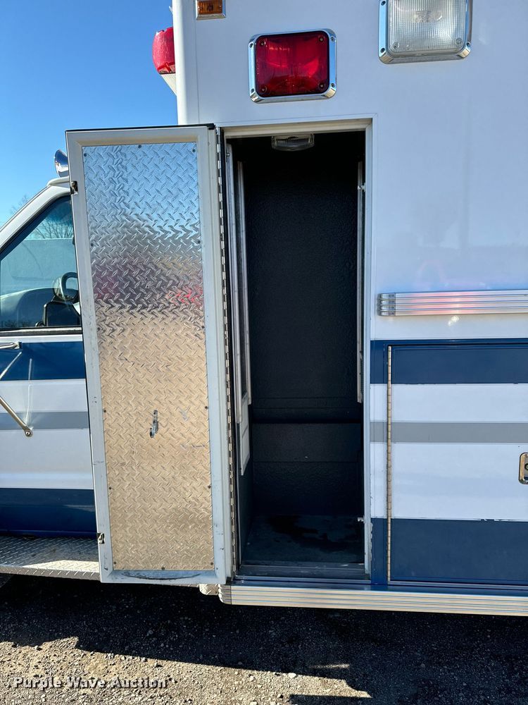 image for item EG6952 1995 Ford E350 ambulance