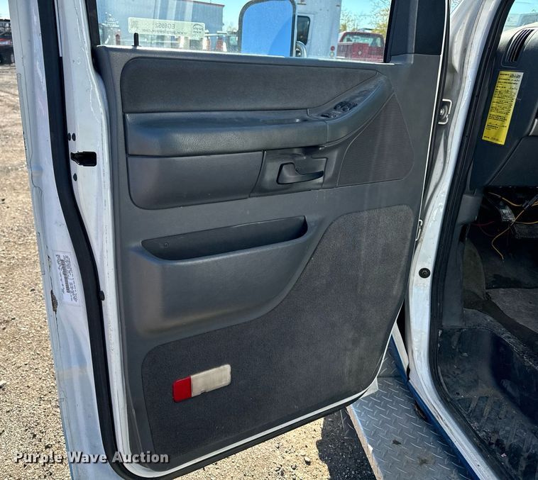 image for item EG6952 1995 Ford E350 ambulance