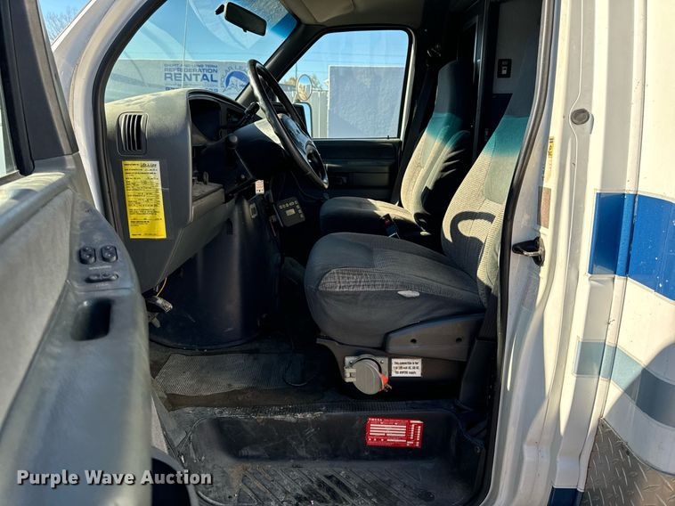 image for item EG6952 1995 Ford E350 ambulance