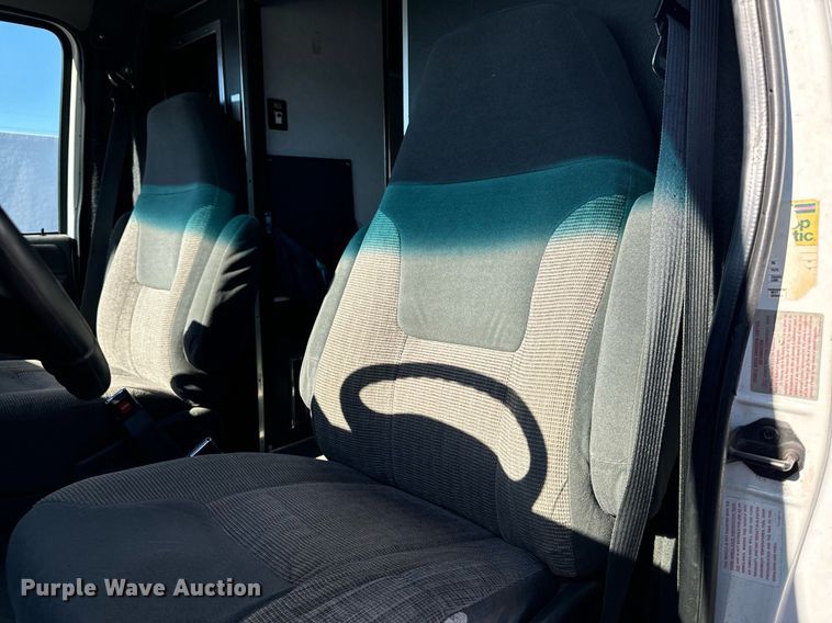 image for item EG6952 1995 Ford E350 ambulance