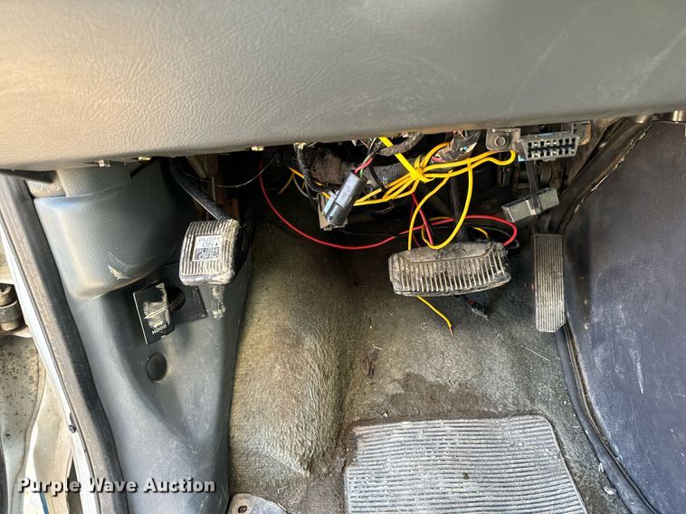 image for item EG6952 1995 Ford E350 ambulance