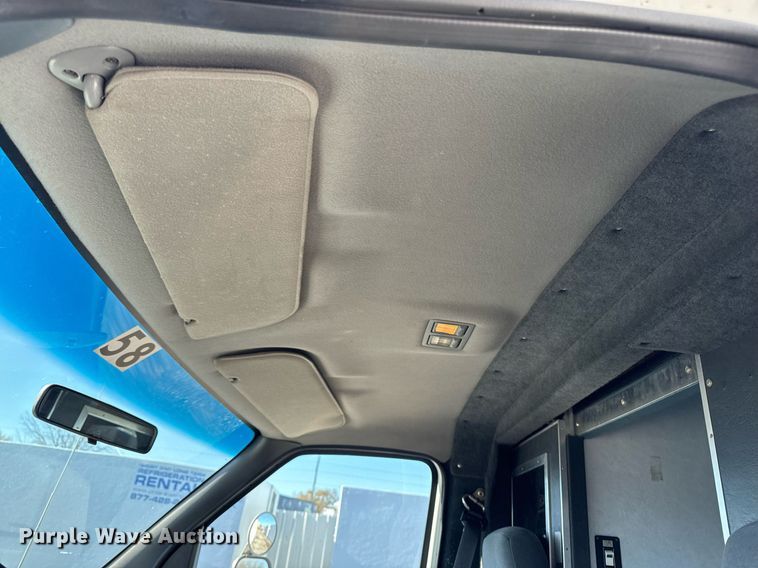 image for item EG6952 1995 Ford E350 ambulance