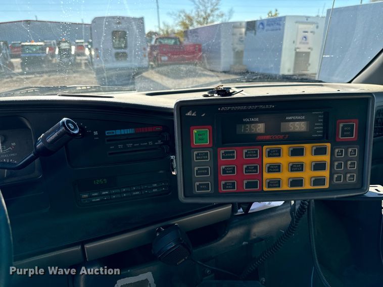 image for item EG6952 1995 Ford E350 ambulance