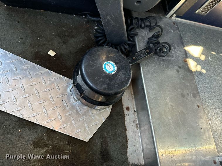 image for item EG6952 1995 Ford E350 ambulance