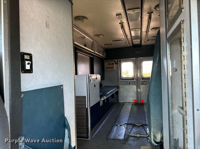 image for item EG6952 1995 Ford E350 ambulance