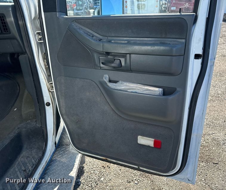 image for item EG6952 1995 Ford E350 ambulance