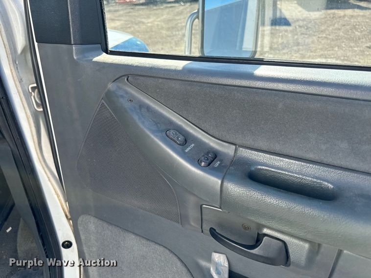 image for item EG6952 1995 Ford E350 ambulance