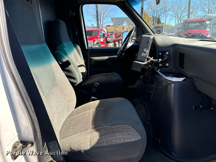 image for item EG6952 1995 Ford E350 ambulance