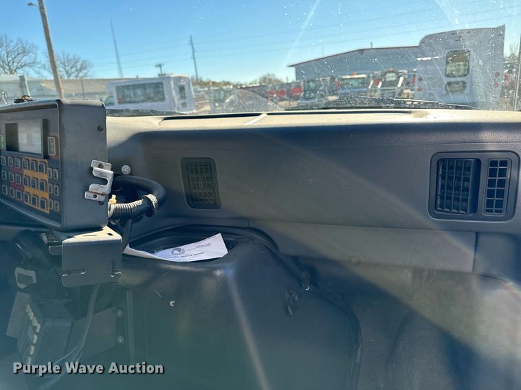 image for item EG6952 1995 Ford E350 ambulance