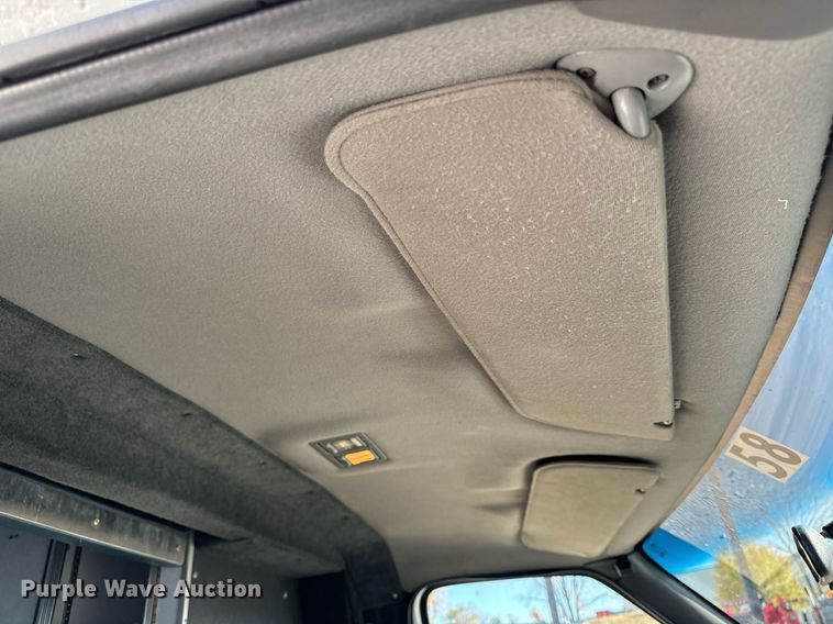 image for item EG6952 1995 Ford E350 ambulance