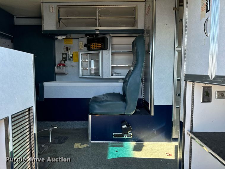 image for item EG6952 1995 Ford E350 ambulance