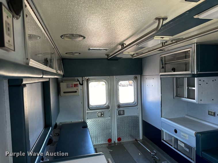 image for item EG6952 1995 Ford E350 ambulance