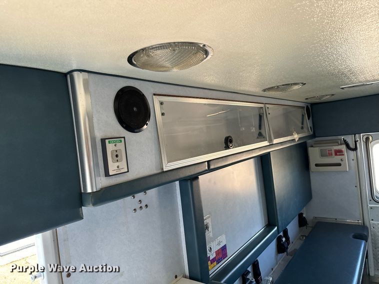 image for item EG6952 1995 Ford E350 ambulance