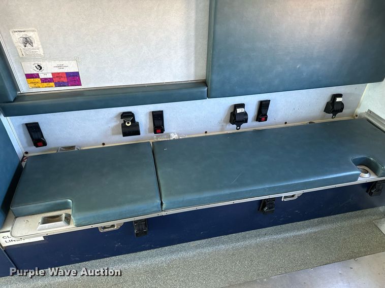 image for item EG6952 1995 Ford E350 ambulance