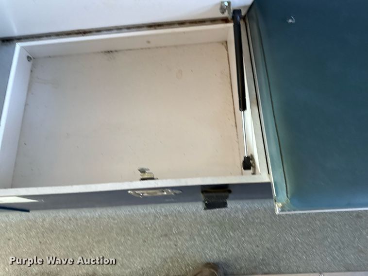 image for item EG6952 1995 Ford E350 ambulance