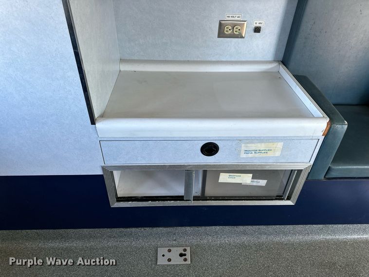 image for item EG6952 1995 Ford E350 ambulance