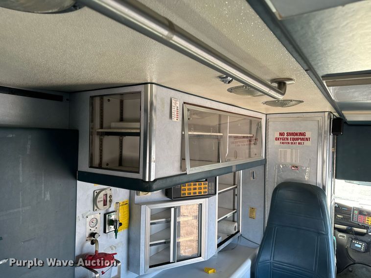 image for item EG6952 1995 Ford E350 ambulance