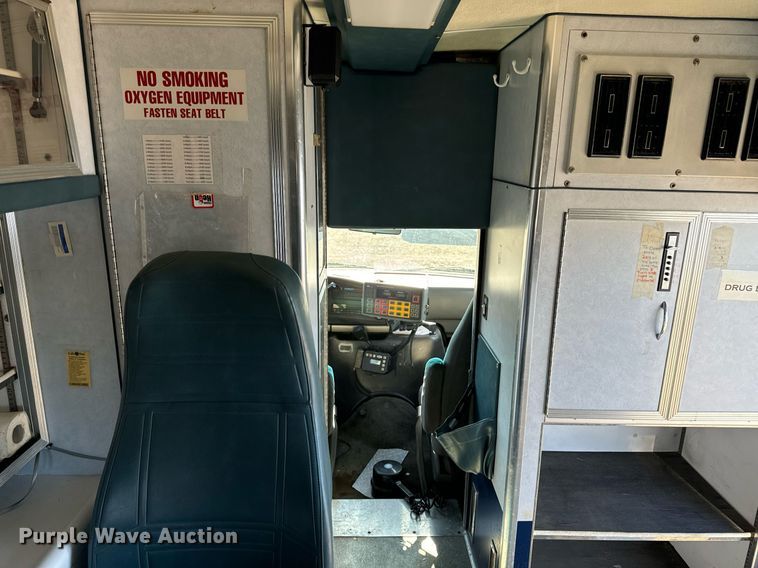 image for item EG6952 1995 Ford E350 ambulance