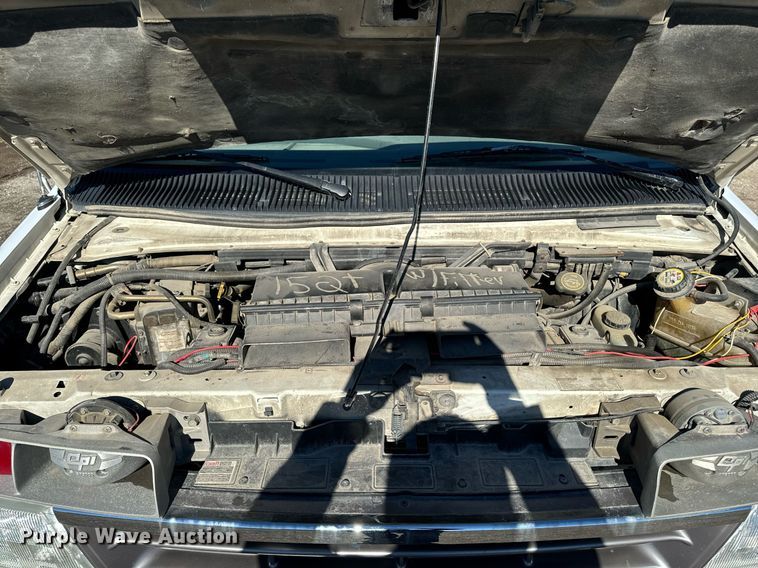 image for item EG6952 1995 Ford E350 ambulance