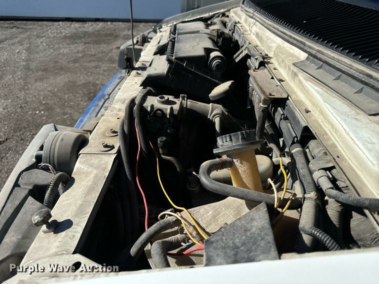 image for item EG6952 1995 Ford E350 ambulance