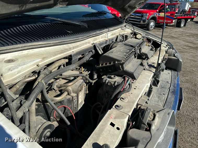 image for item EG6952 1995 Ford E350 ambulance