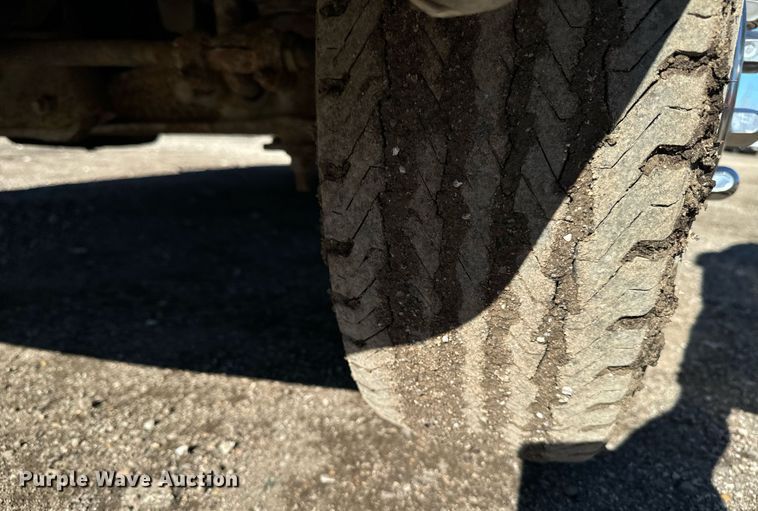 image for item EG6952 1995 Ford E350 ambulance