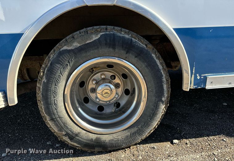 image for item EG6952 1995 Ford E350 ambulance