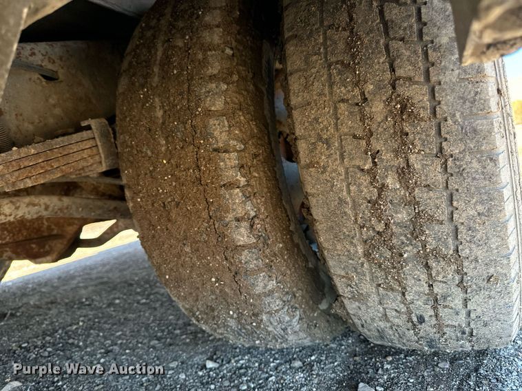 image for item EG6952 1995 Ford E350 ambulance