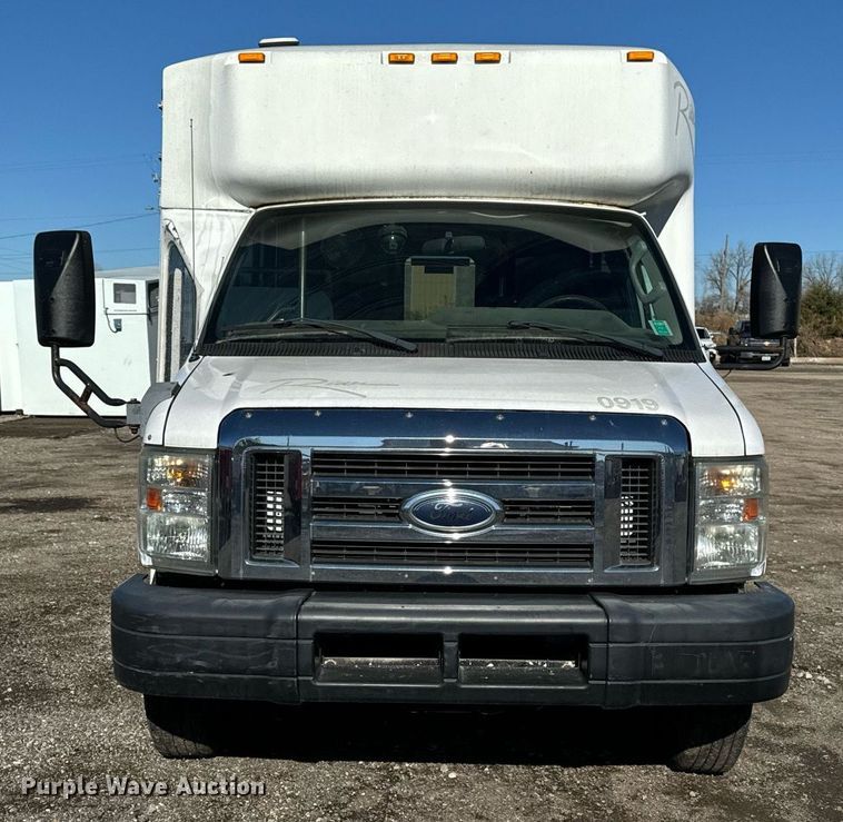 image for item EG6953 2010 El Dorado Aerotech Ford 200 shuttle bus