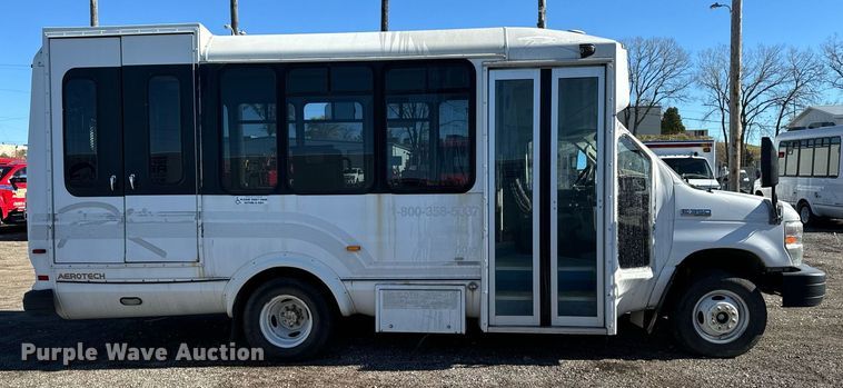 image for item EG6953 2010 El Dorado Aerotech Ford 200 shuttle bus