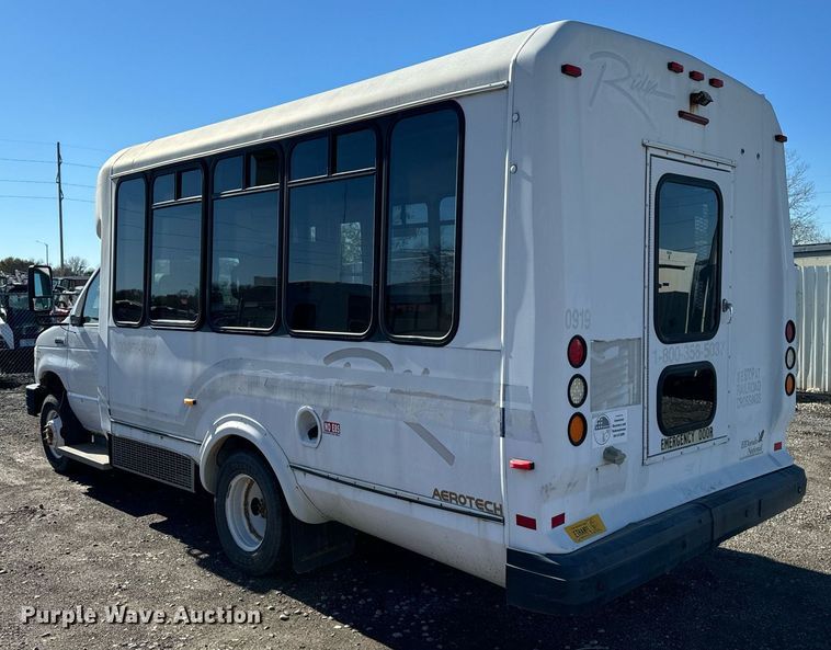 image for item EG6953 2010 El Dorado Aerotech Ford 200 shuttle bus