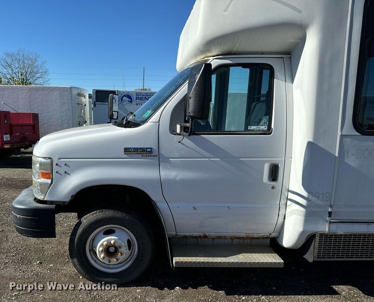 image for item EG6953 2010 El Dorado Aerotech Ford 200 shuttle bus