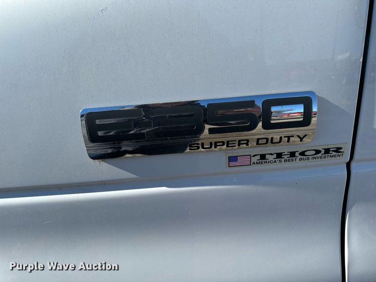 image for item EG6953 2010 El Dorado Aerotech Ford 200 shuttle bus