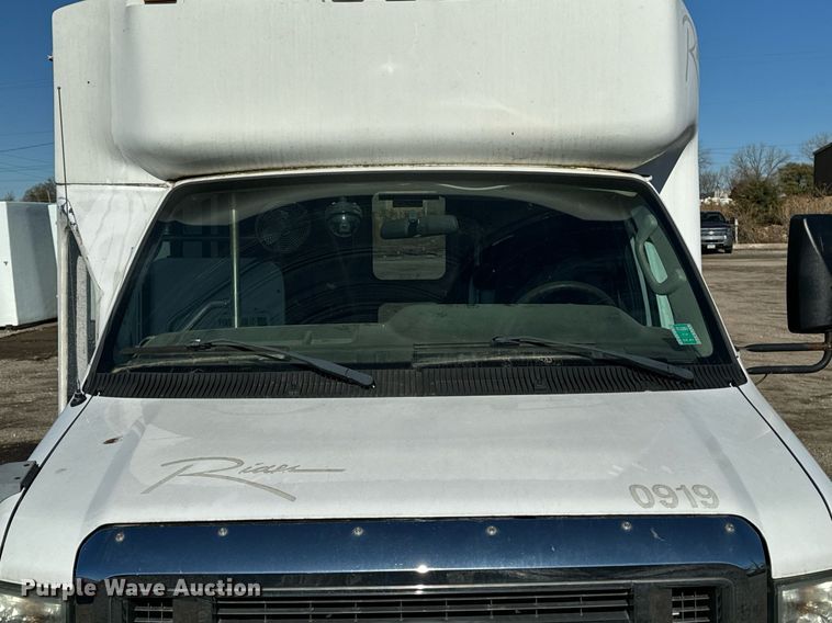 image for item EG6953 2010 El Dorado Aerotech Ford 200 shuttle bus