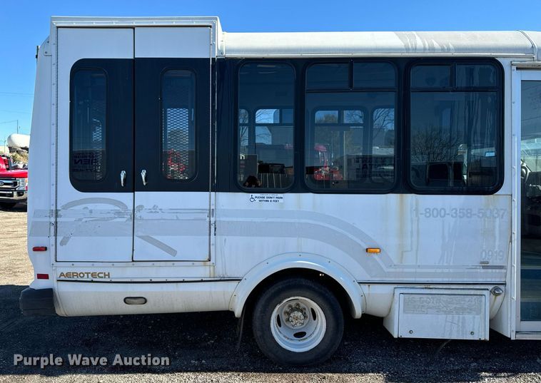 image for item EG6953 2010 El Dorado Aerotech Ford 200 shuttle bus