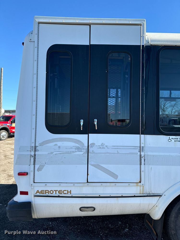 image for item EG6953 2010 El Dorado Aerotech Ford 200 shuttle bus