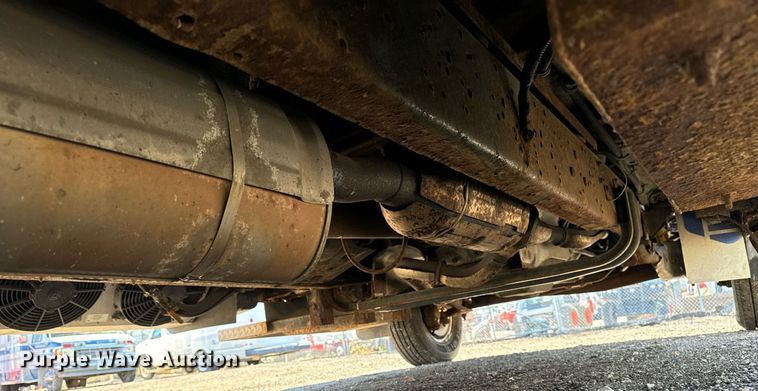 image for item EG6953 2010 El Dorado Aerotech Ford 200 shuttle bus