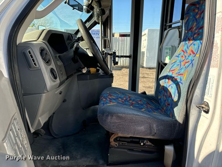 image for item EG6953 2010 El Dorado Aerotech Ford 200 shuttle bus