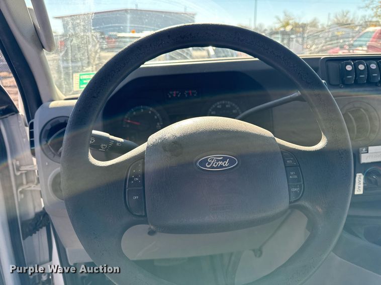 image for item EG6953 2010 El Dorado Aerotech Ford 200 shuttle bus