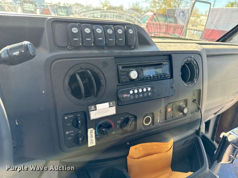 image for item EG6953 2010 El Dorado Aerotech Ford 200 shuttle bus