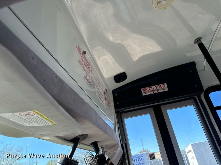 image for item EG6953 2010 El Dorado Aerotech Ford 200 shuttle bus