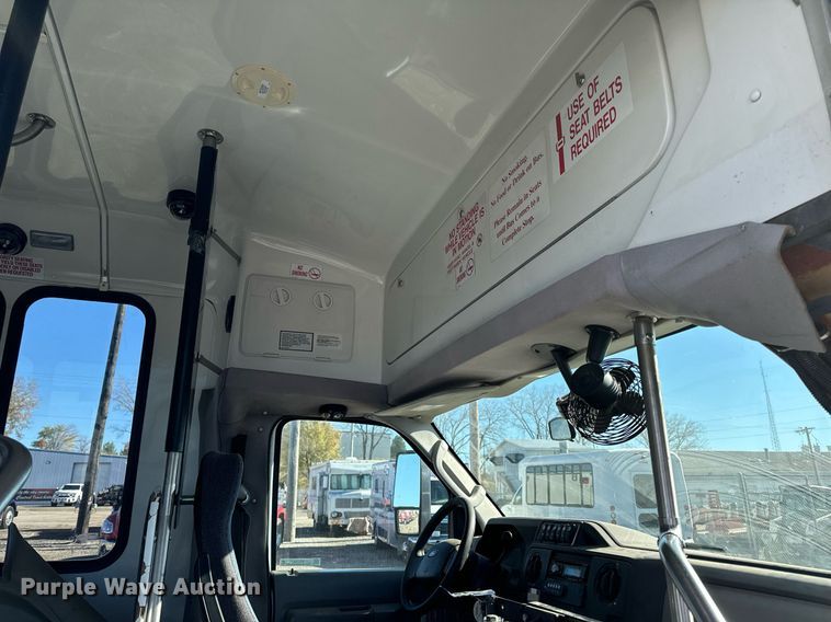 image for item EG6953 2010 El Dorado Aerotech Ford 200 shuttle bus