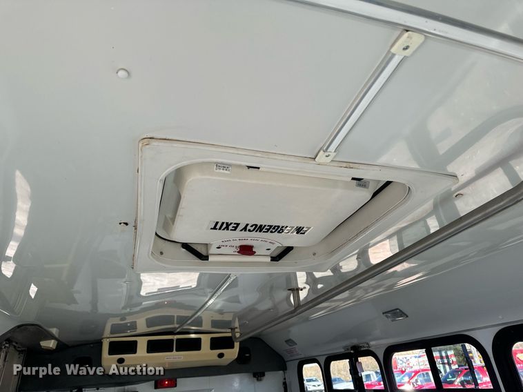 image for item EG6953 2010 El Dorado Aerotech Ford 200 shuttle bus