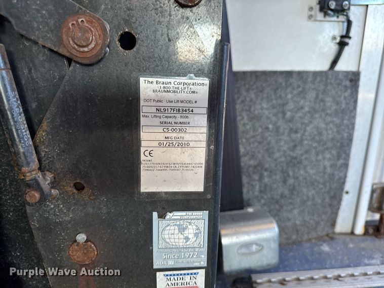 image for item EG6953 2010 El Dorado Aerotech Ford 200 shuttle bus