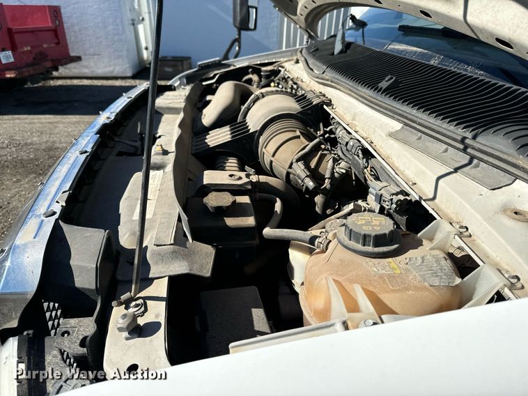 image for item EG6953 2010 El Dorado Aerotech Ford 200 shuttle bus